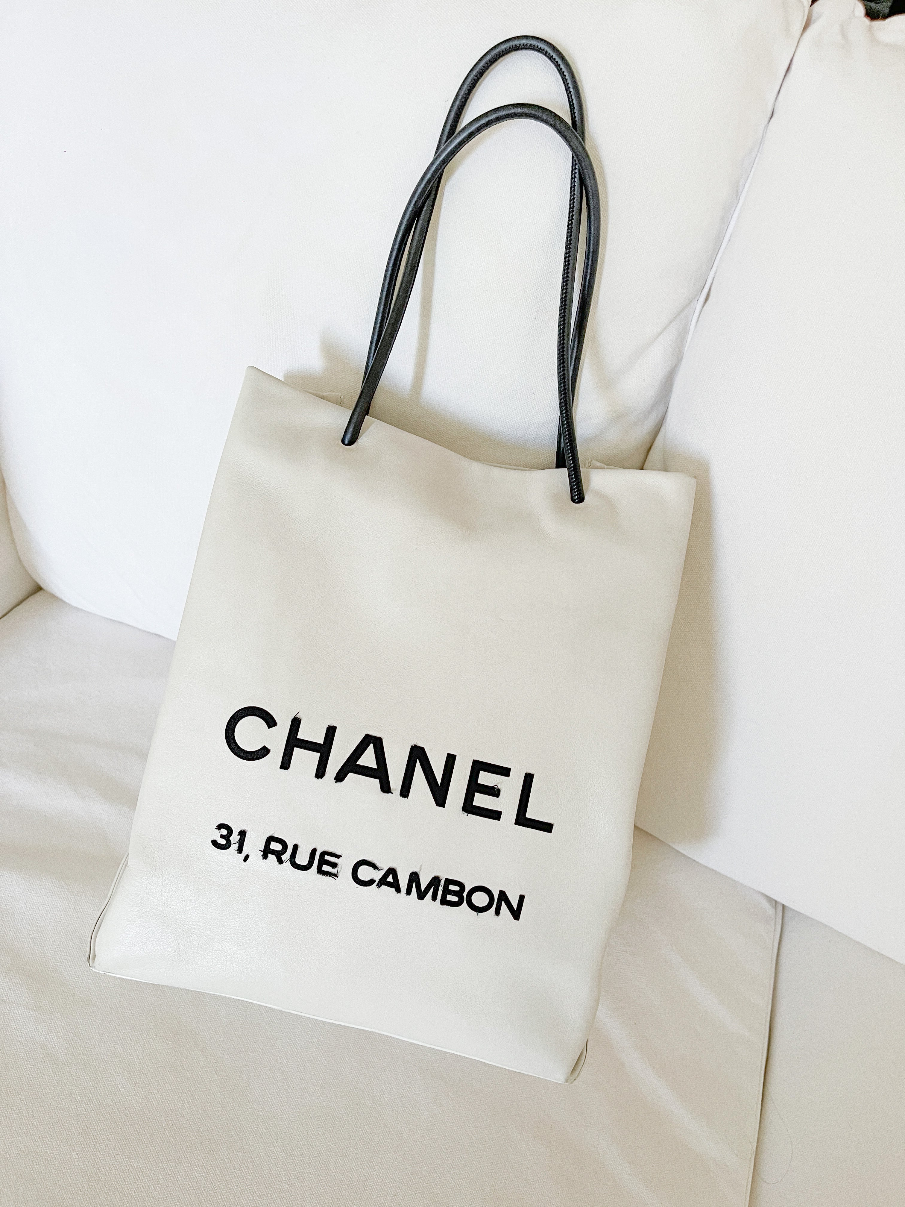 CHANEL 31 Rue Cambon Essential Tote – Le Plaisir Archive