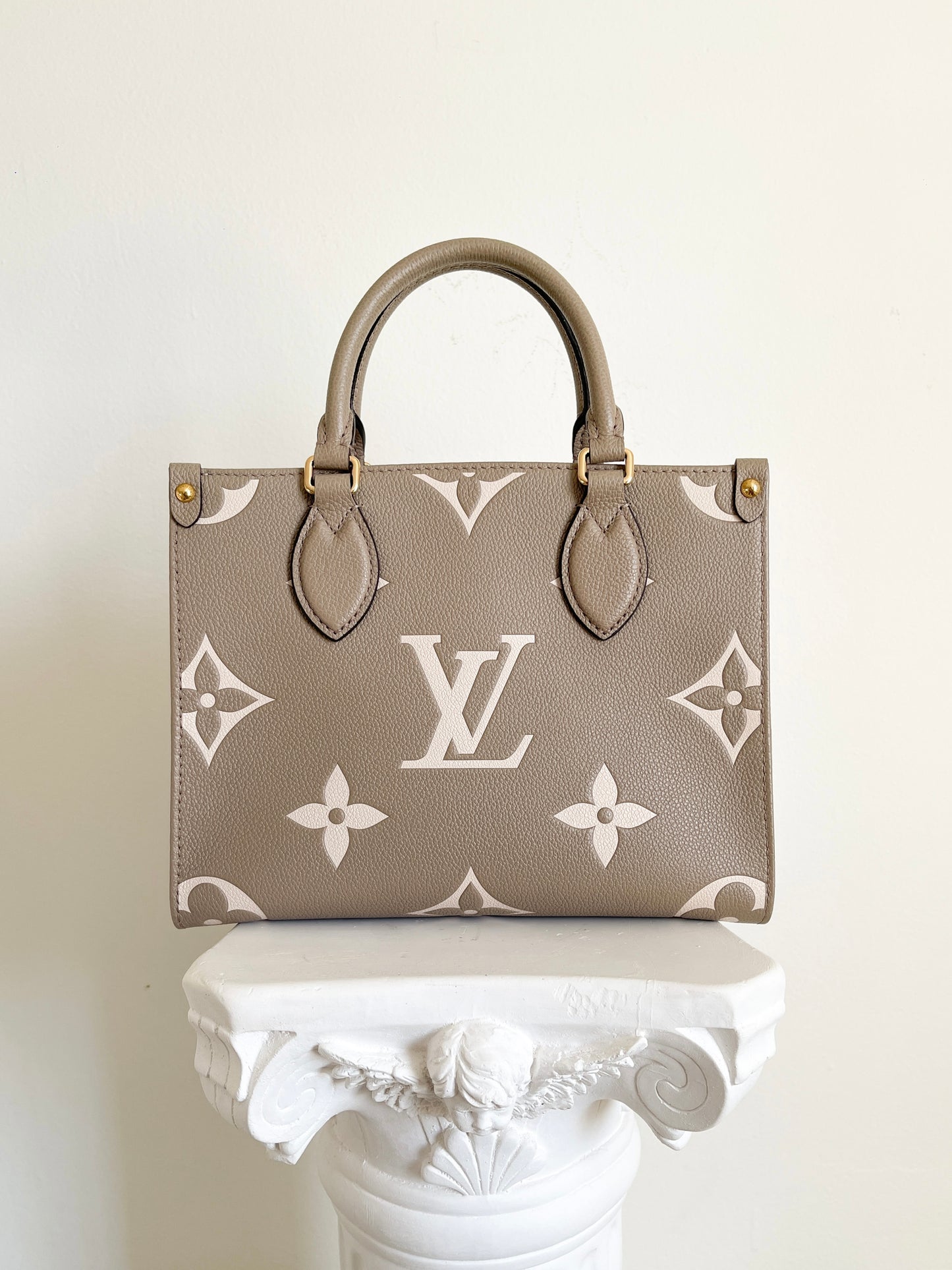 LOUIS VUITTON Onthego PM