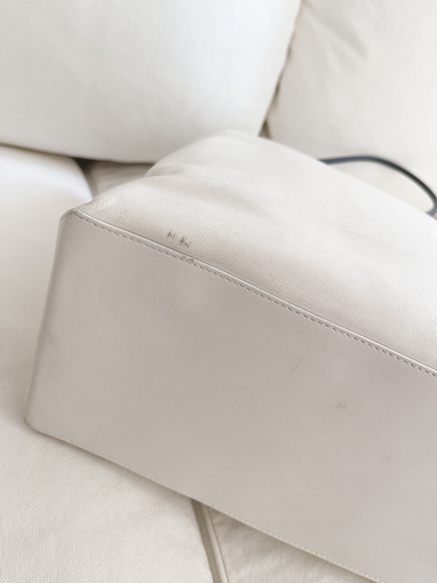 CHANEL 31 Rue Cambon Essential Tote