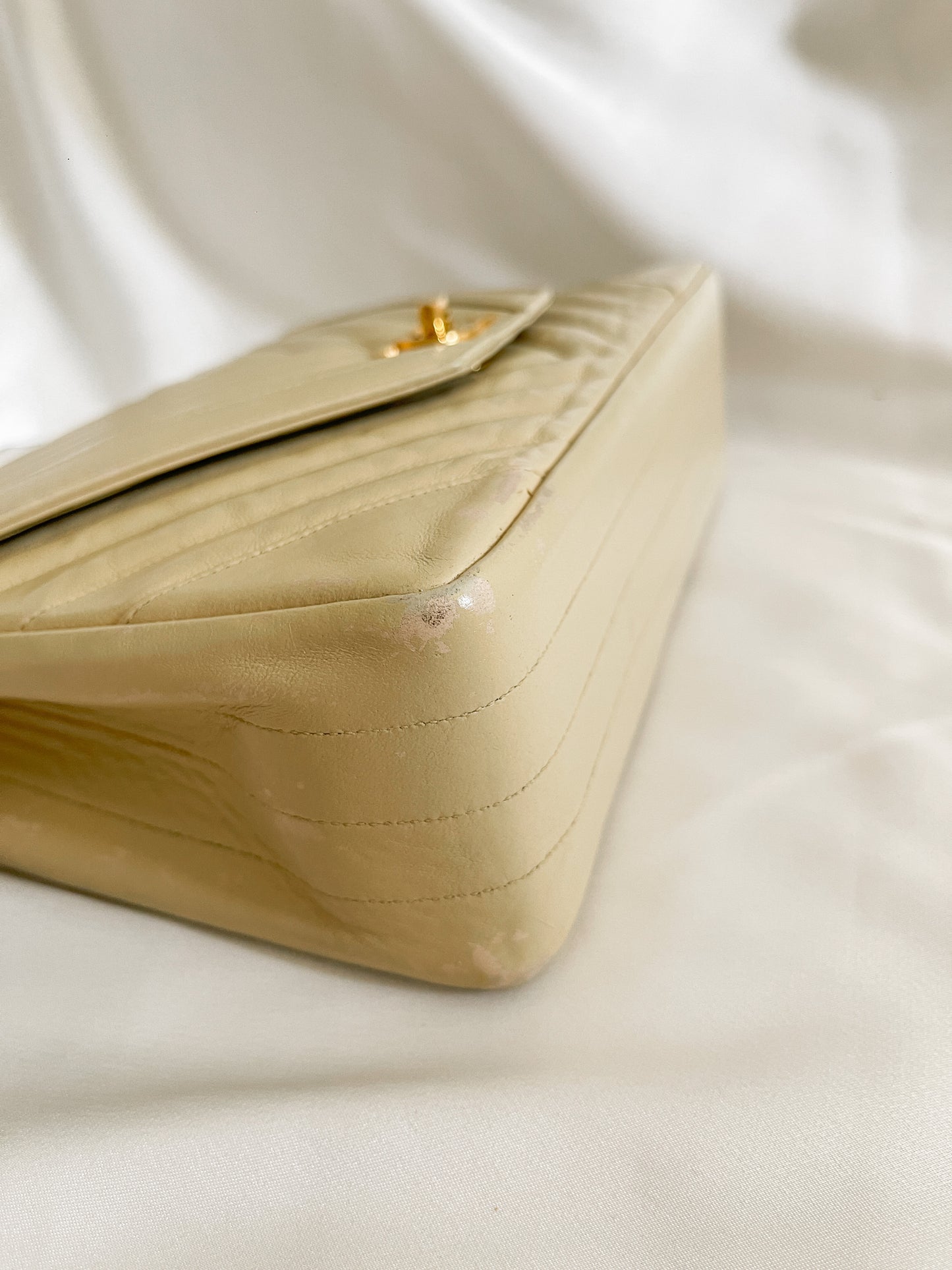 Vintage CHANEL Chevron Single Flap
