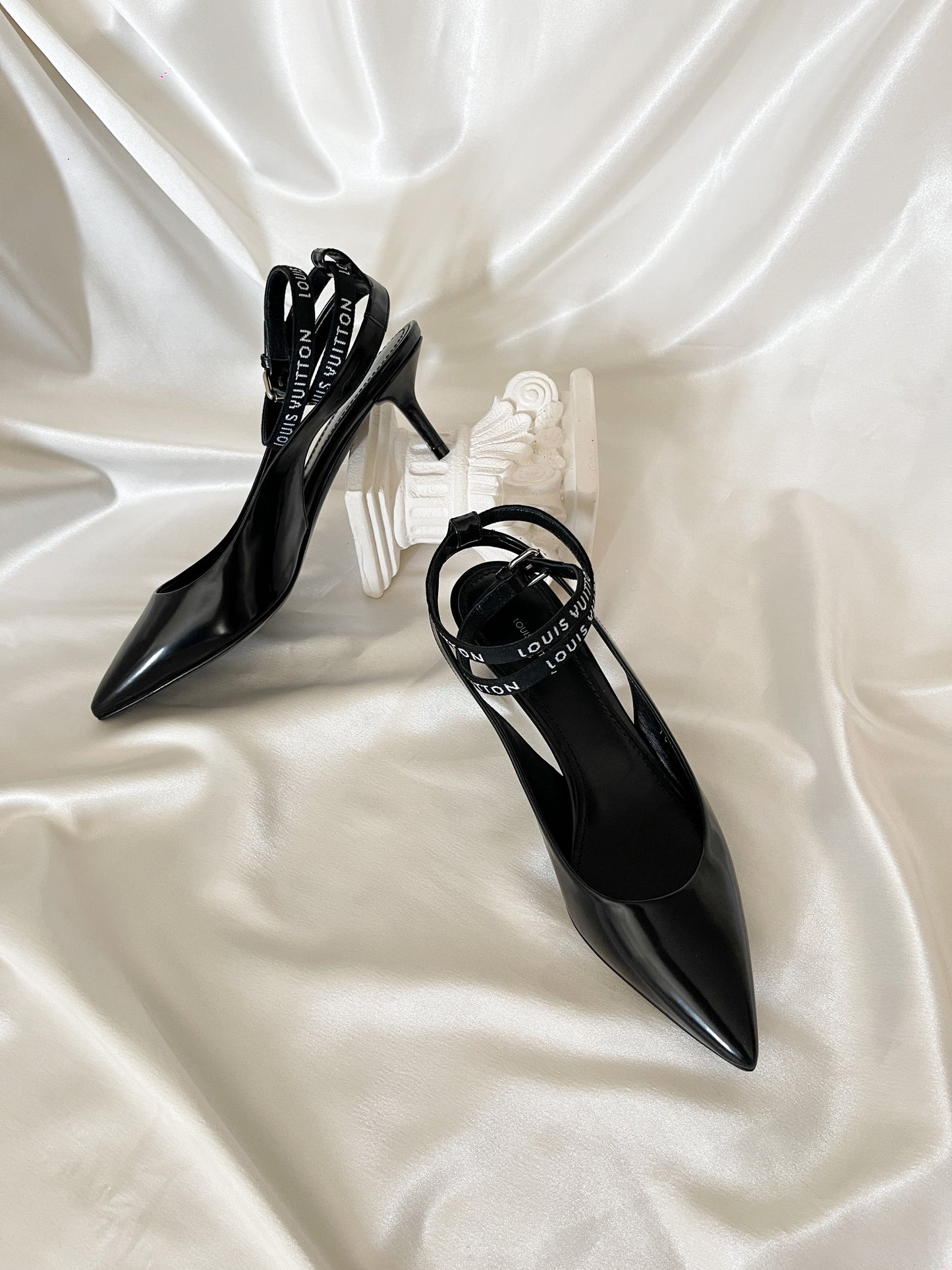 LOUIS VUITTON Slingback Pumps