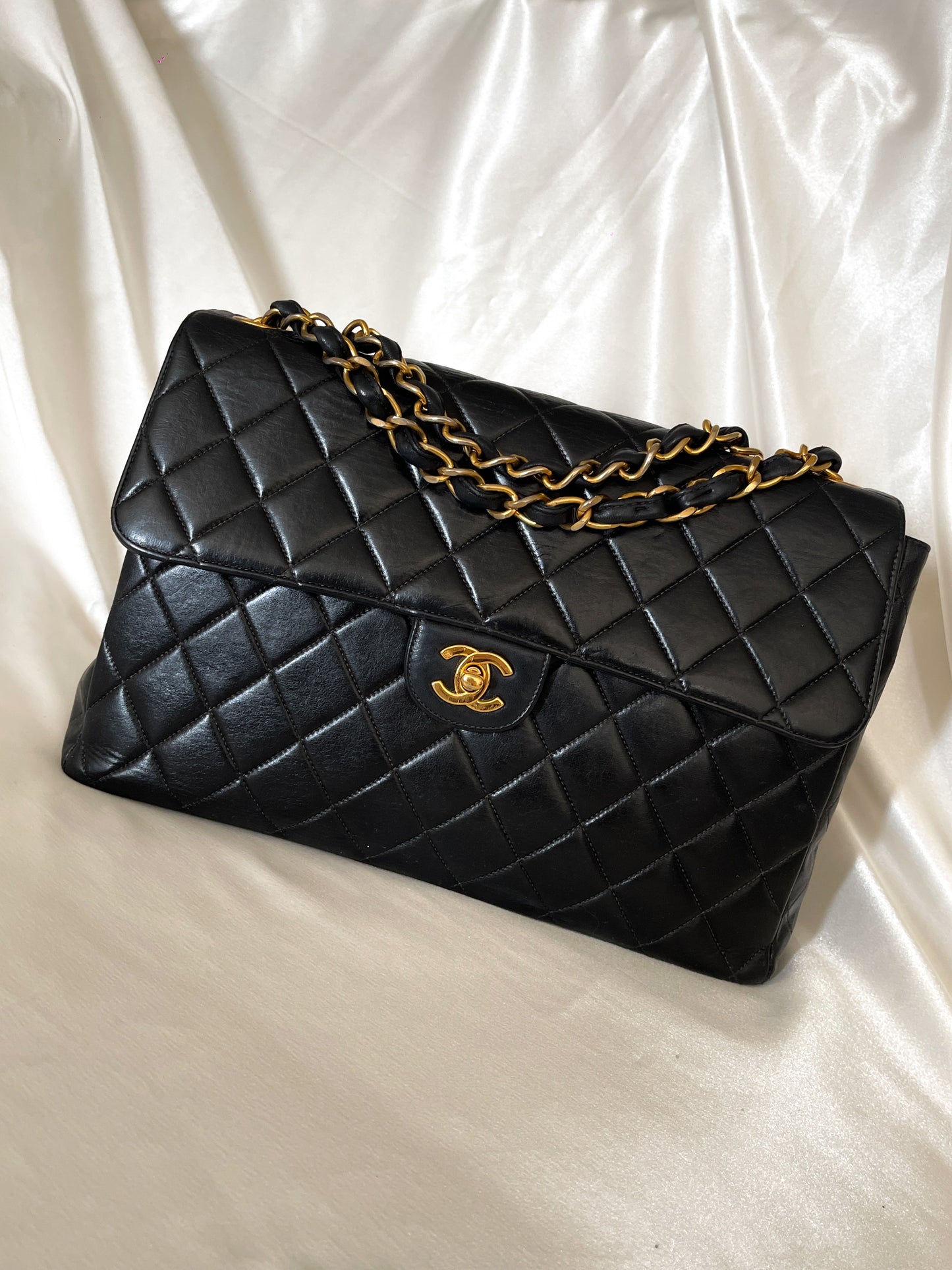 Vintage CHANEL Jumbo Classic Flap