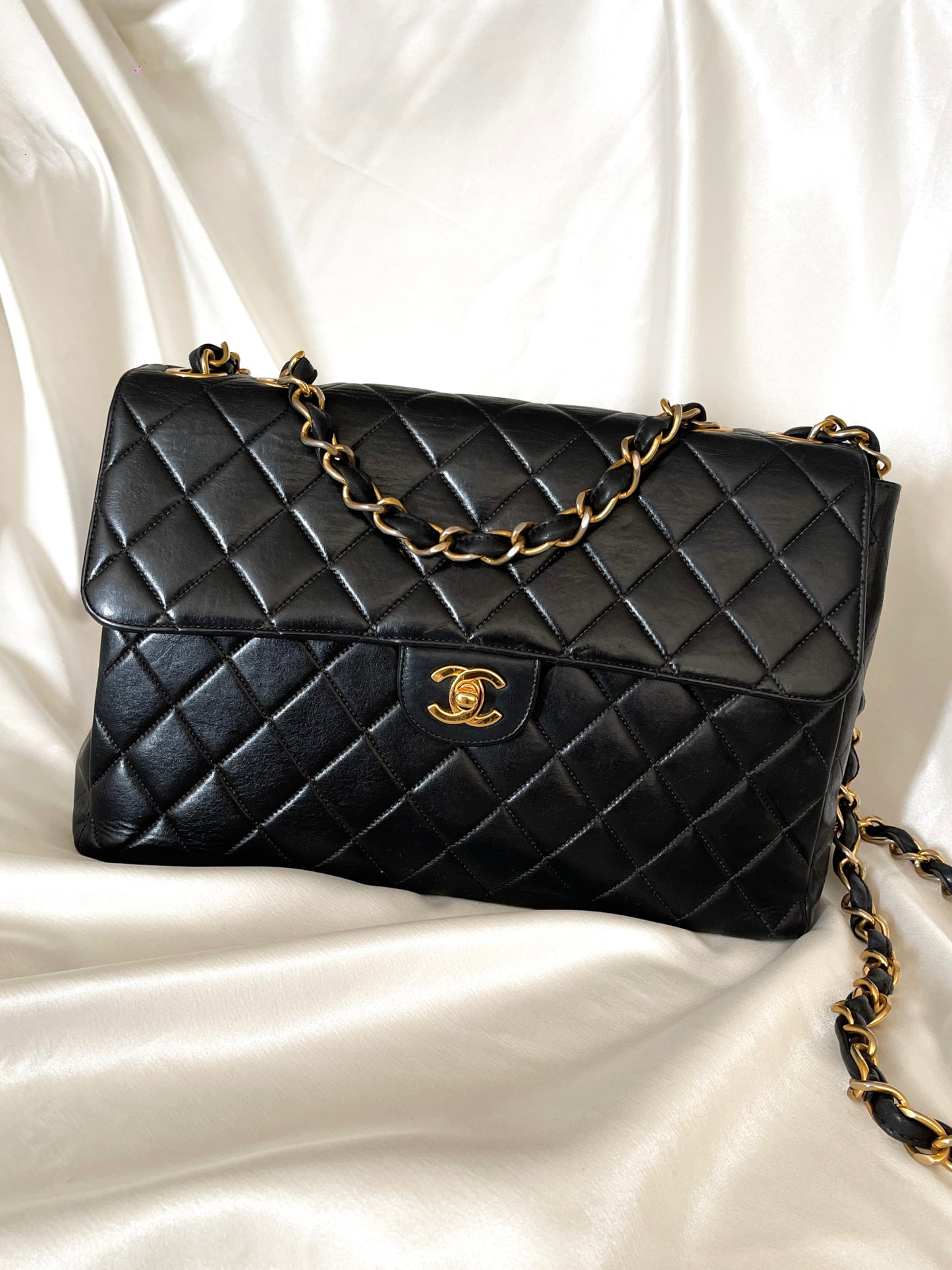 Vintage CHANEL Jumbo Classic Flap