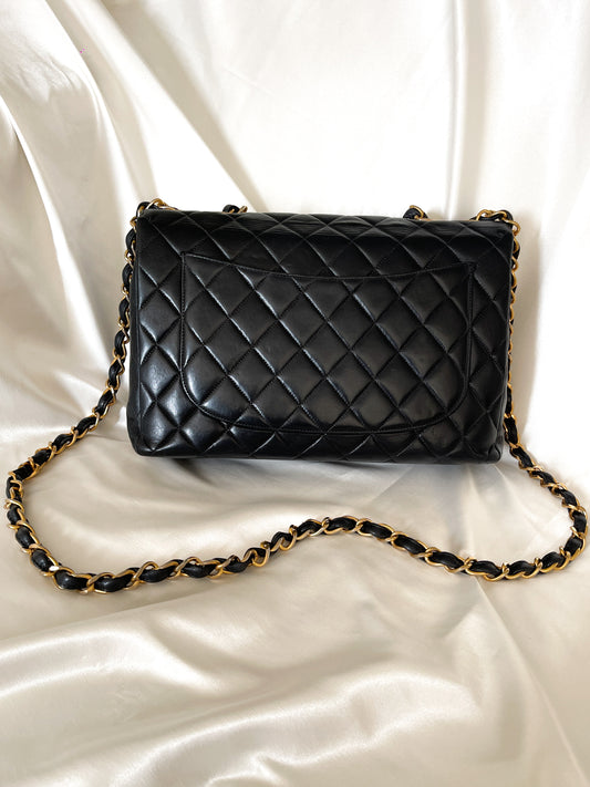 Vintage CHANEL Jumbo Classic Flap