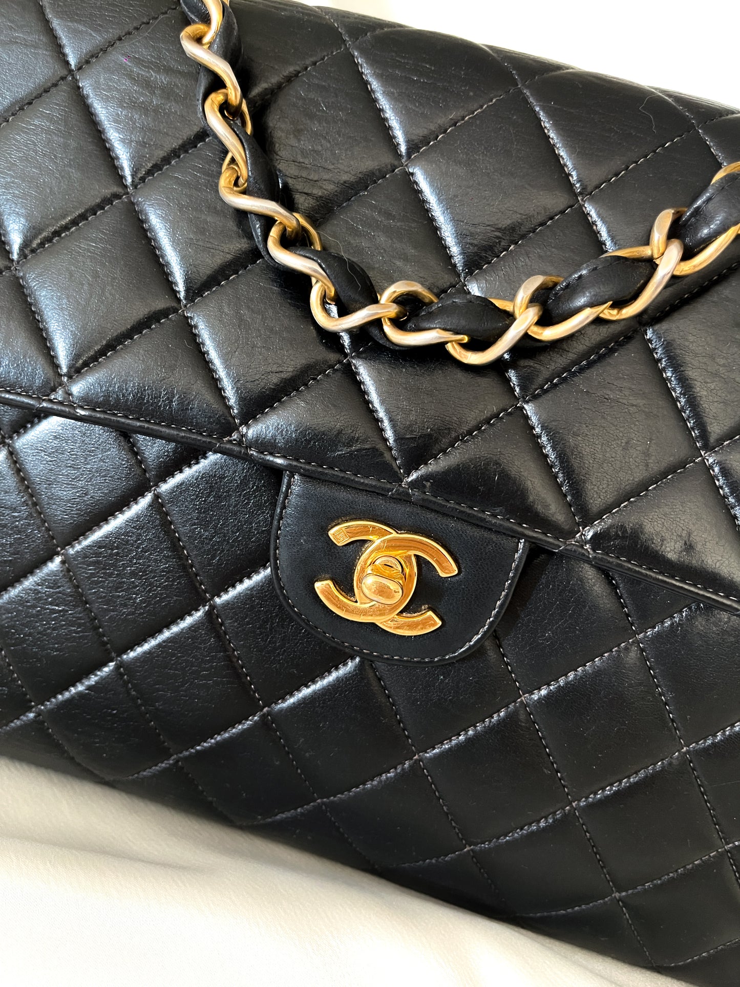 Vintage CHANEL Jumbo Classic Flap