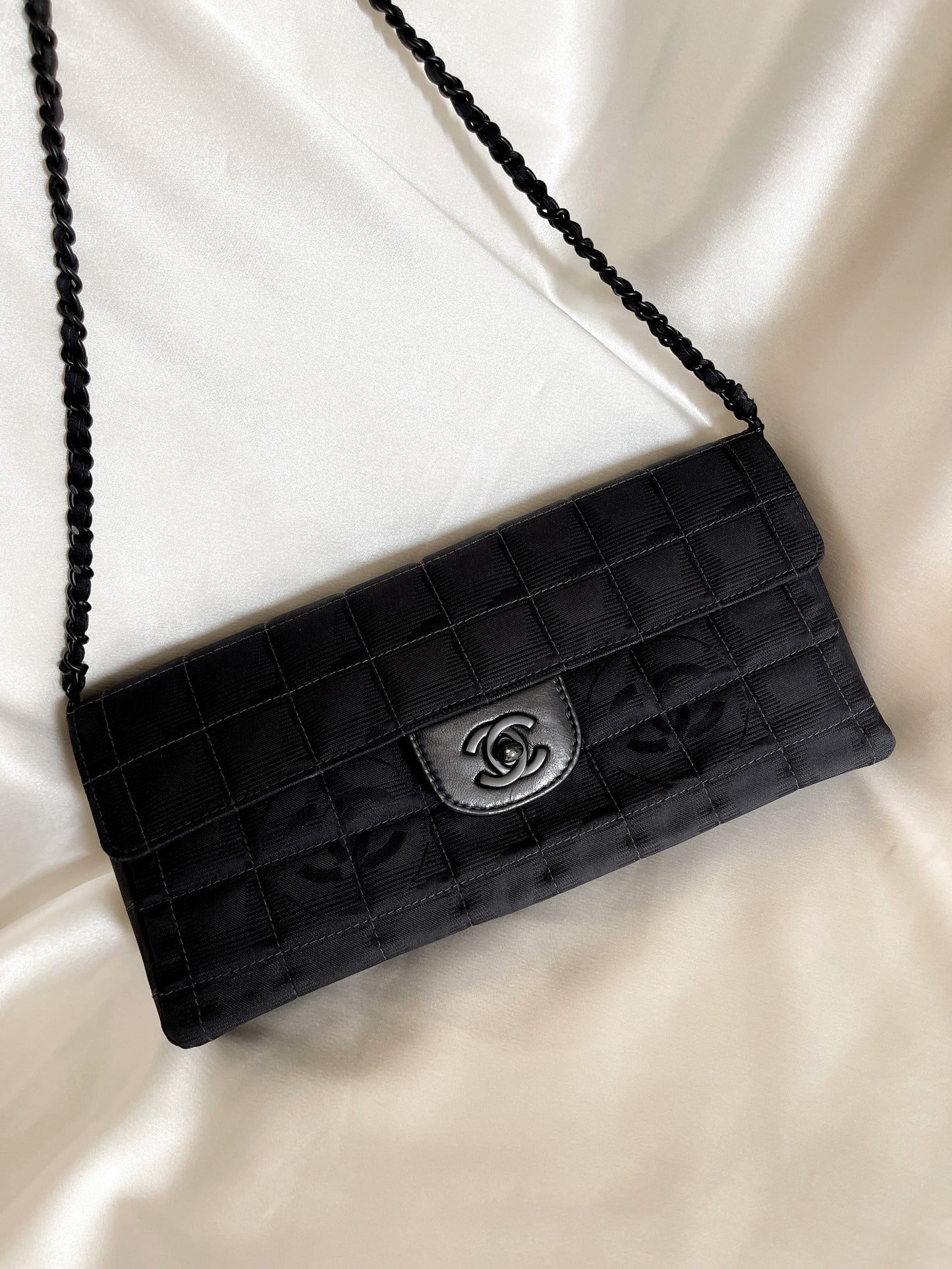 Vintage CHANEL All Black East West