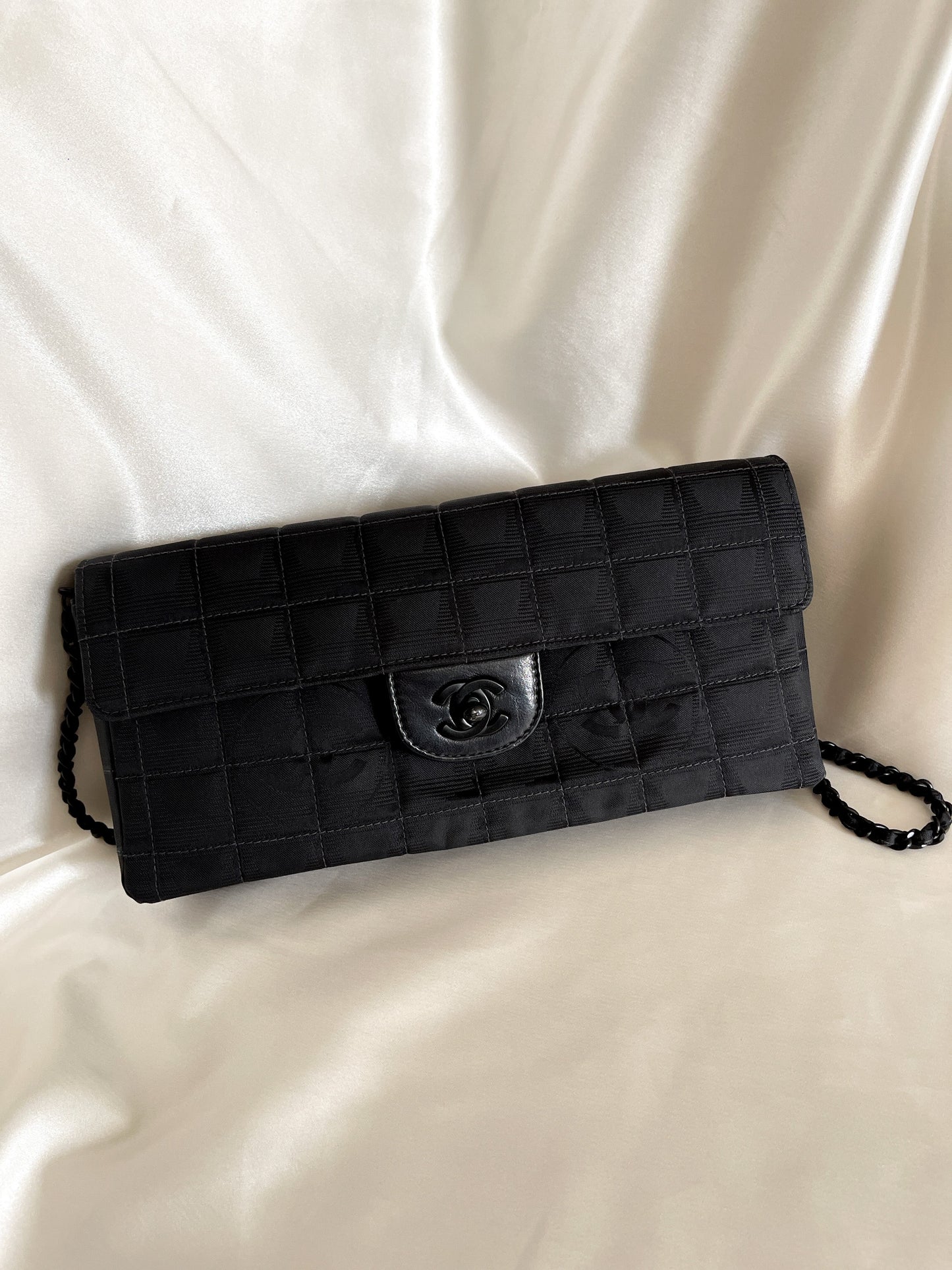 Vintage CHANEL All Black East West