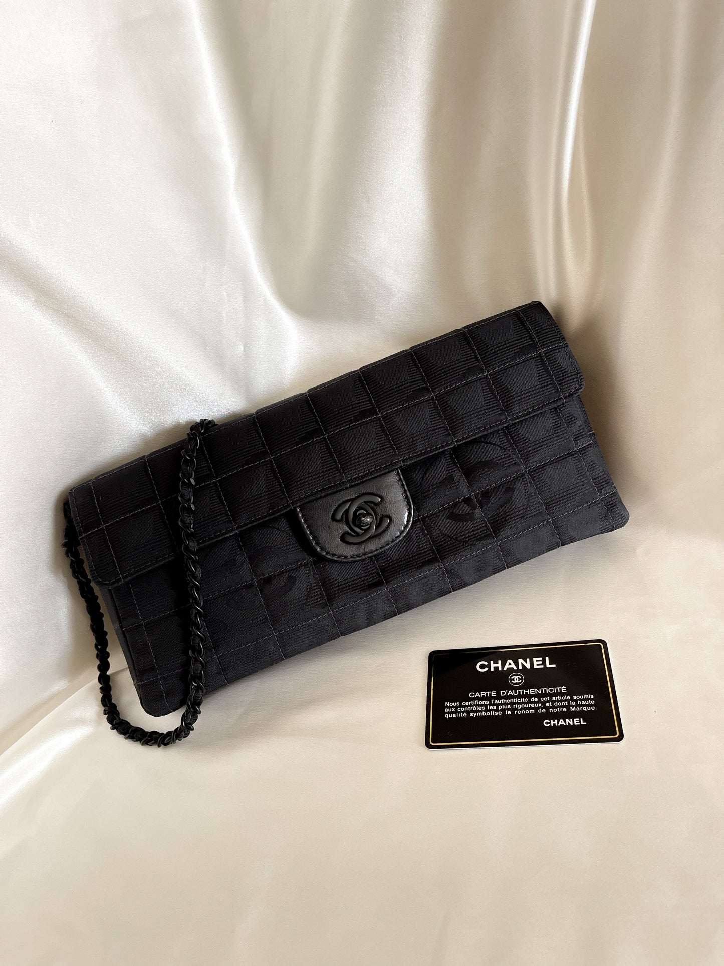 Vintage CHANEL All Black East West