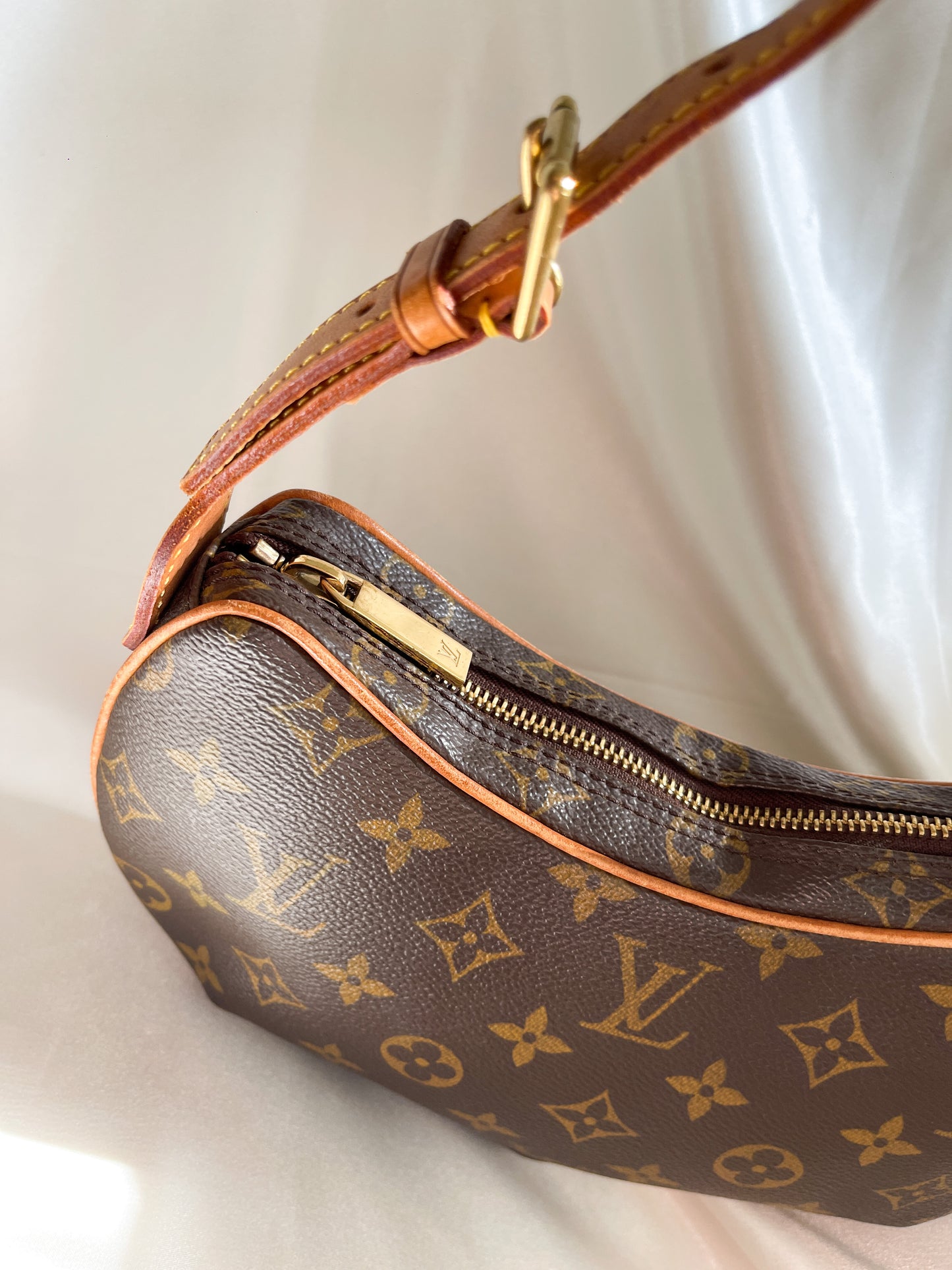 Vintage LOUIS VUITTON Croissant PM