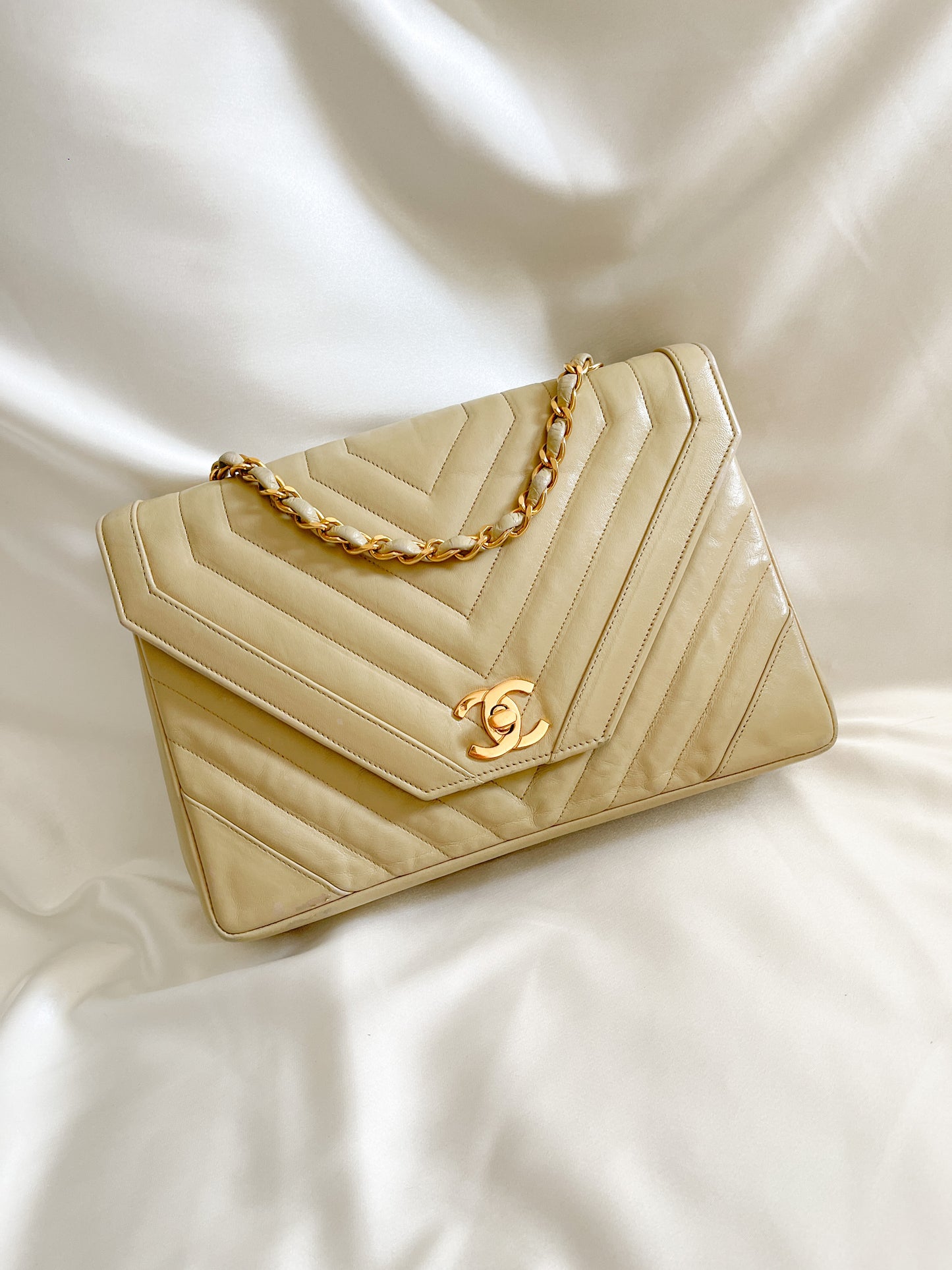 Vintage CHANEL Chevron Single Flap