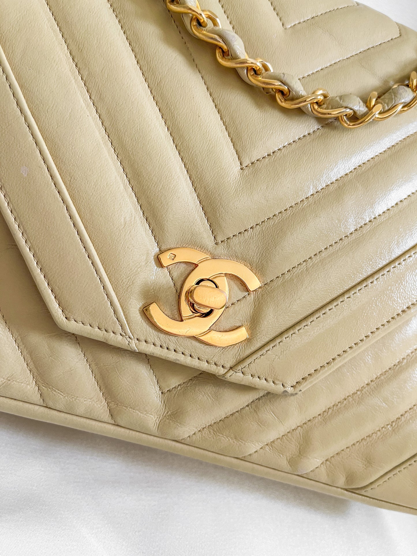 Vintage CHANEL Chevron Single Flap