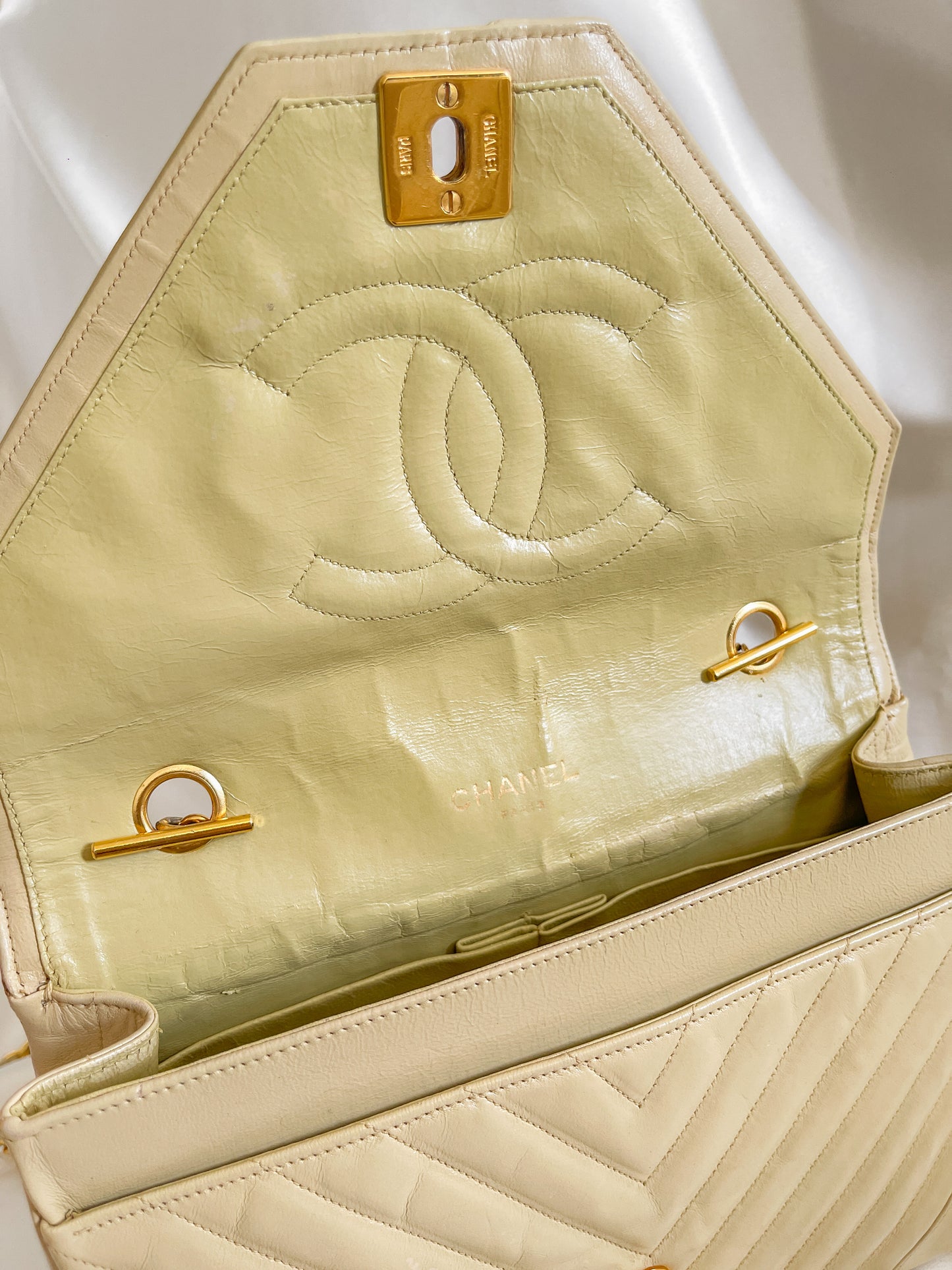 Vintage CHANEL Chevron Single Flap