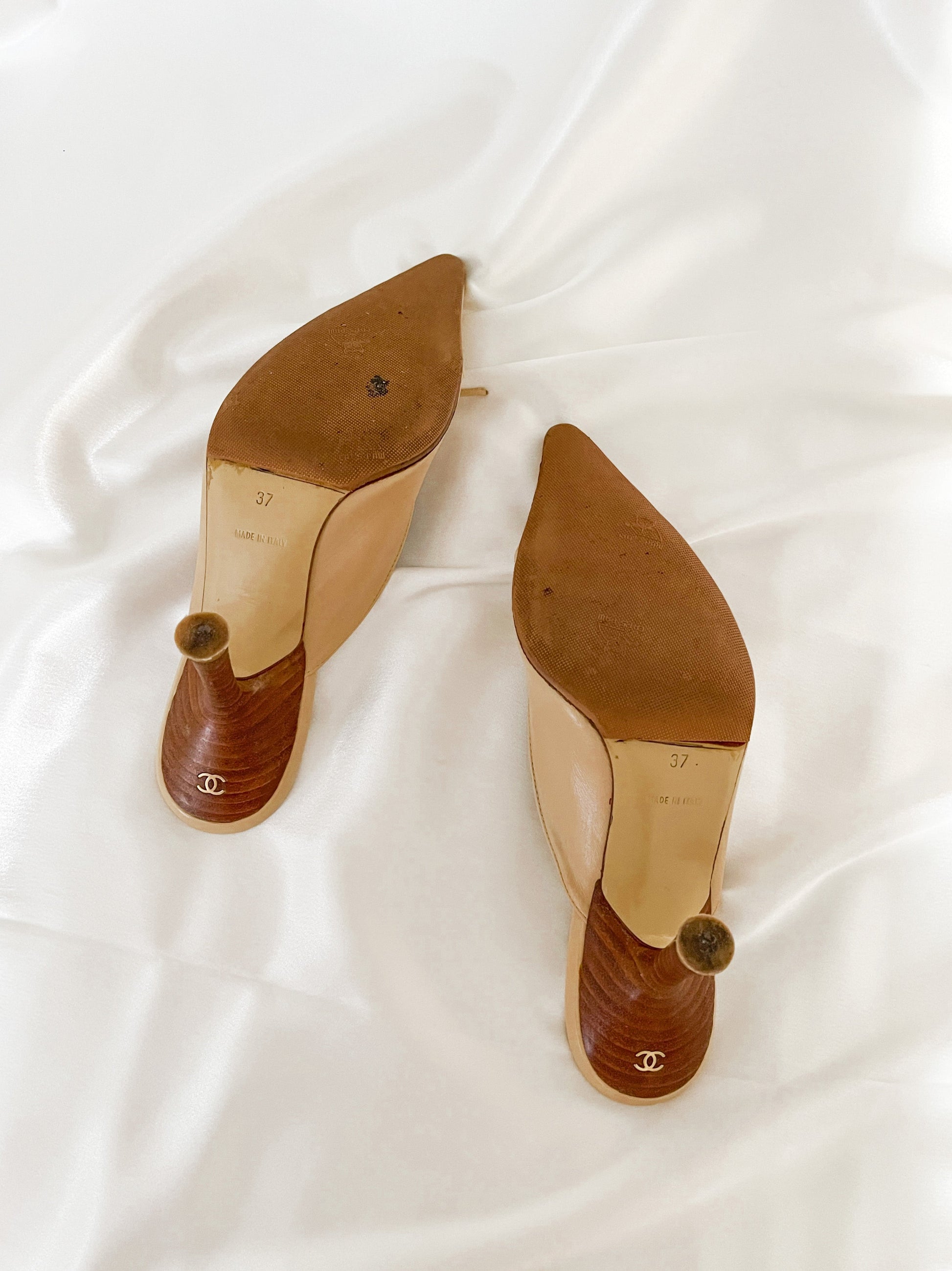 Vintage CHANEL Point Toe Bow Mule Heels