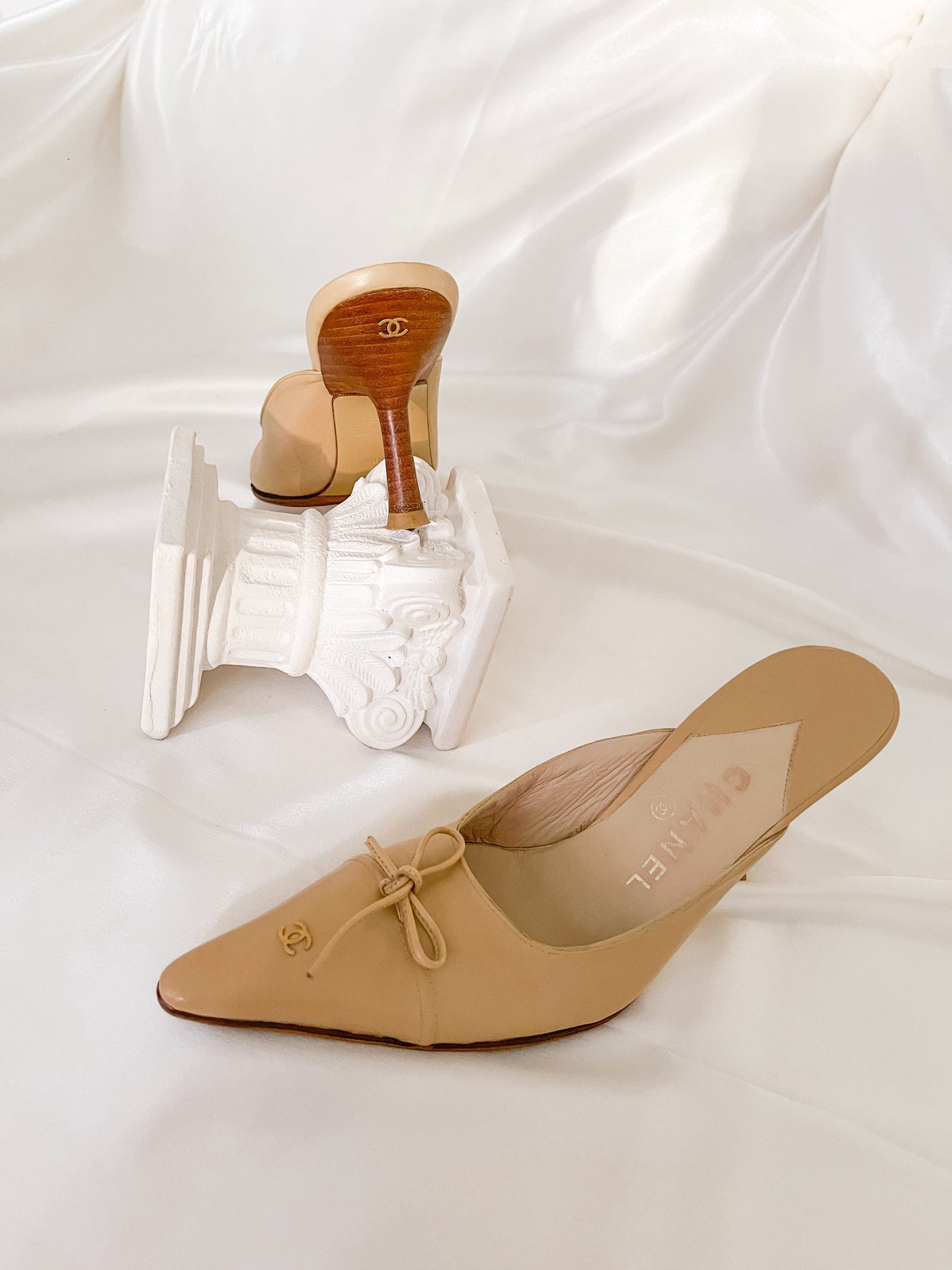 Vintage CHANEL Point Toe Bow Mule Heels