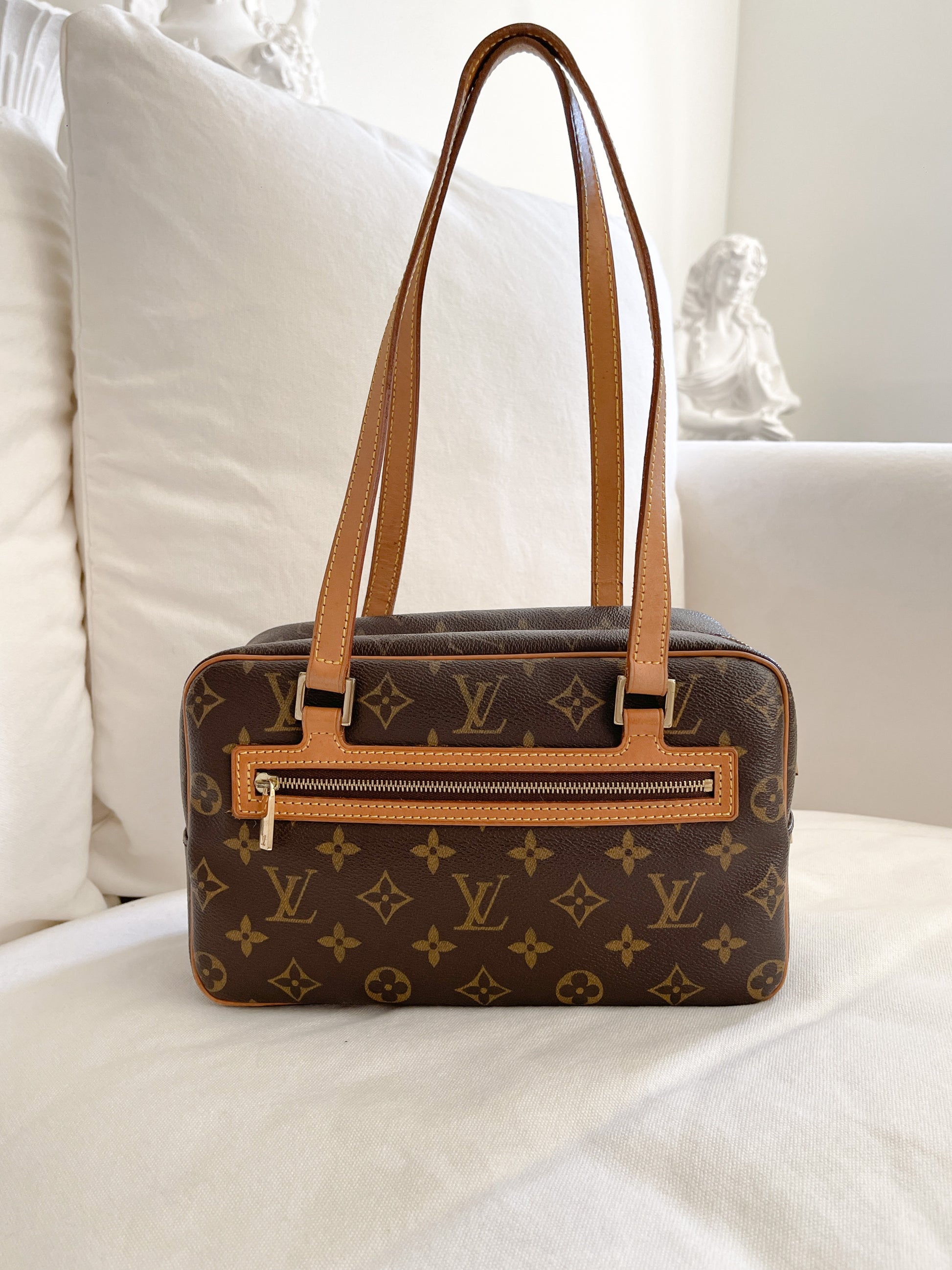 Louis Vuitton, Bags, Vintage Louis Vuitton Cite Bag Gm Monogram Exterior  Pocket Shoulder Bag Roomy